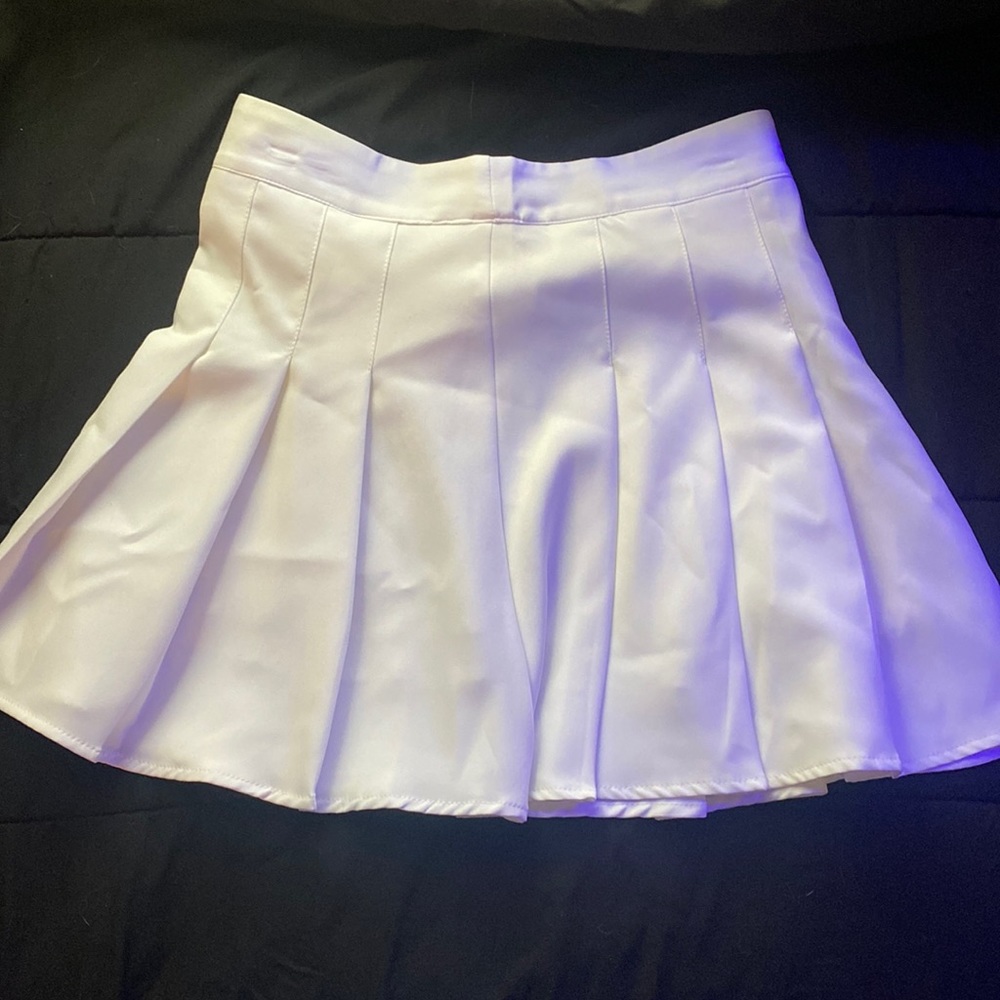 White pleated tennis skirt